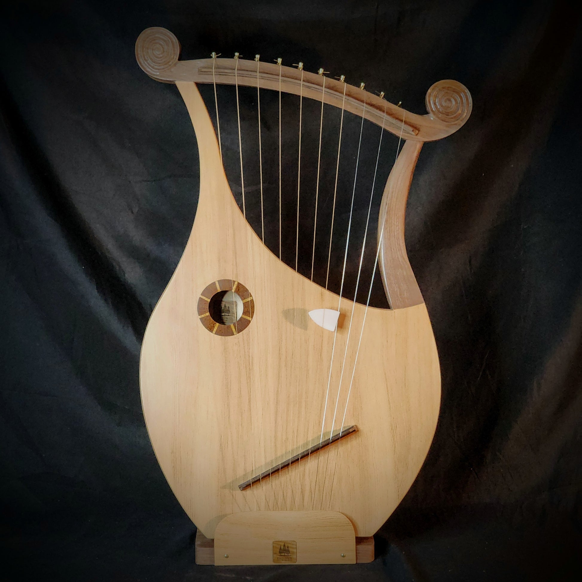 Harp of David with plectum